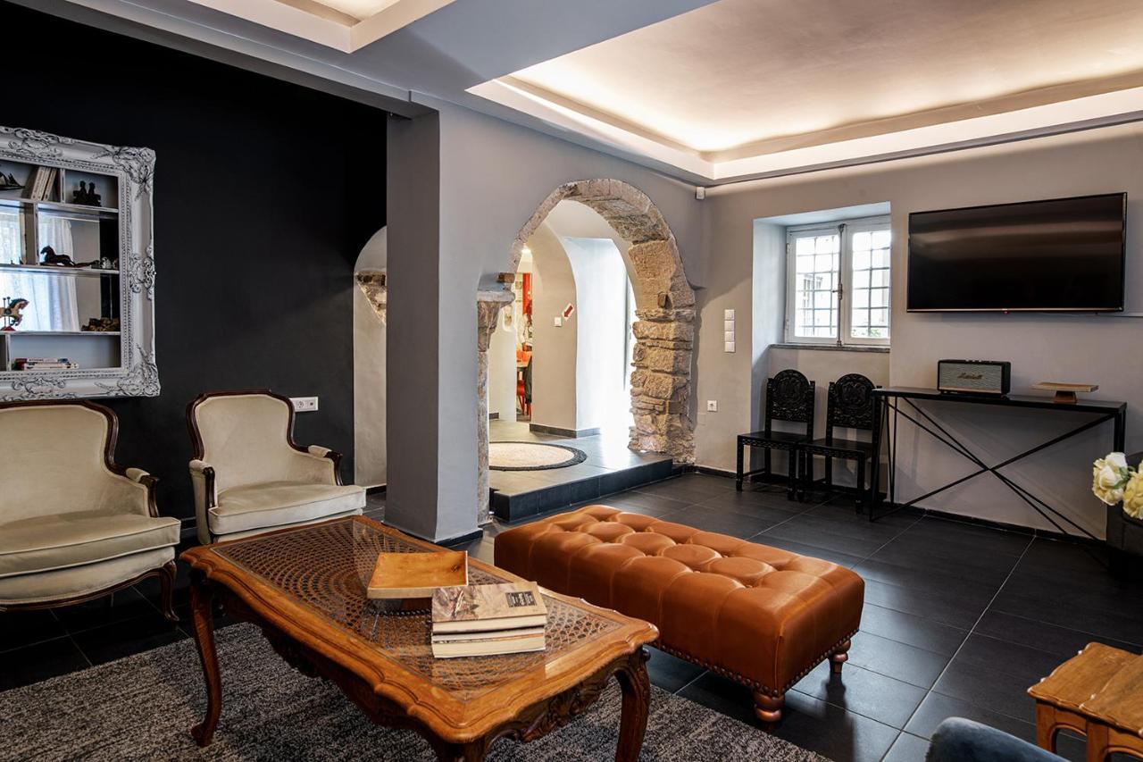 The Hadrian - A Historic Acropolis Holiday home *