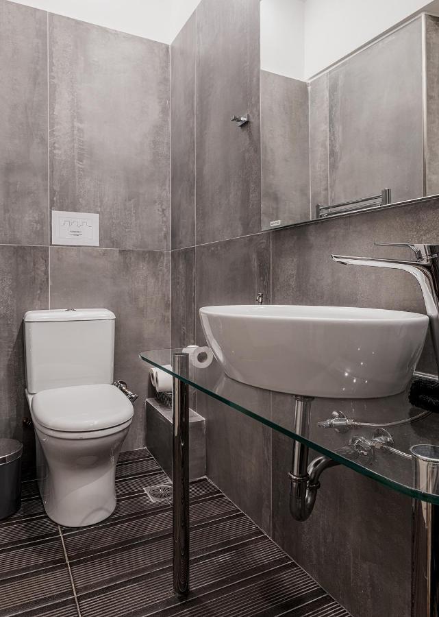 The Hadrian - A Historic Acropolis Holiday home