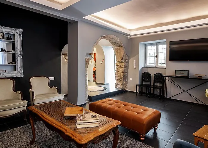 The Hadrian Wall - A Historic Acropolis Villa
